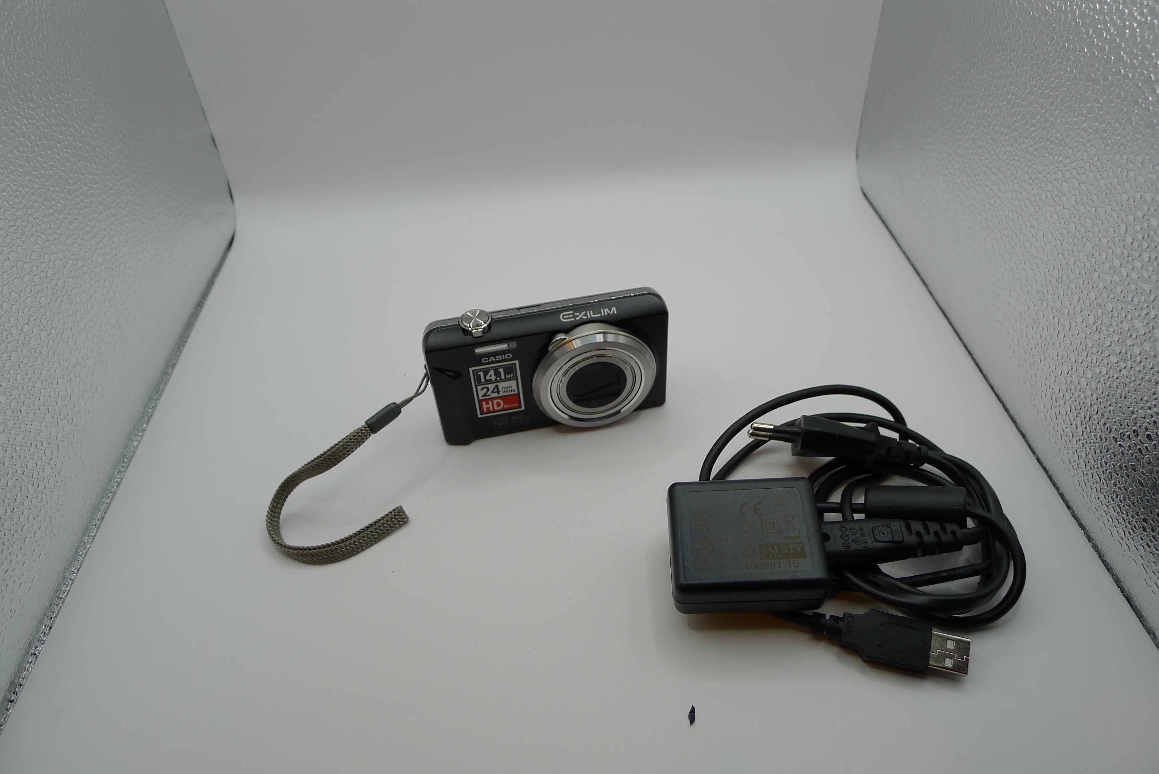 Casio Exilim EX-ZS100 – kompakt & allsidig kamera i god stand