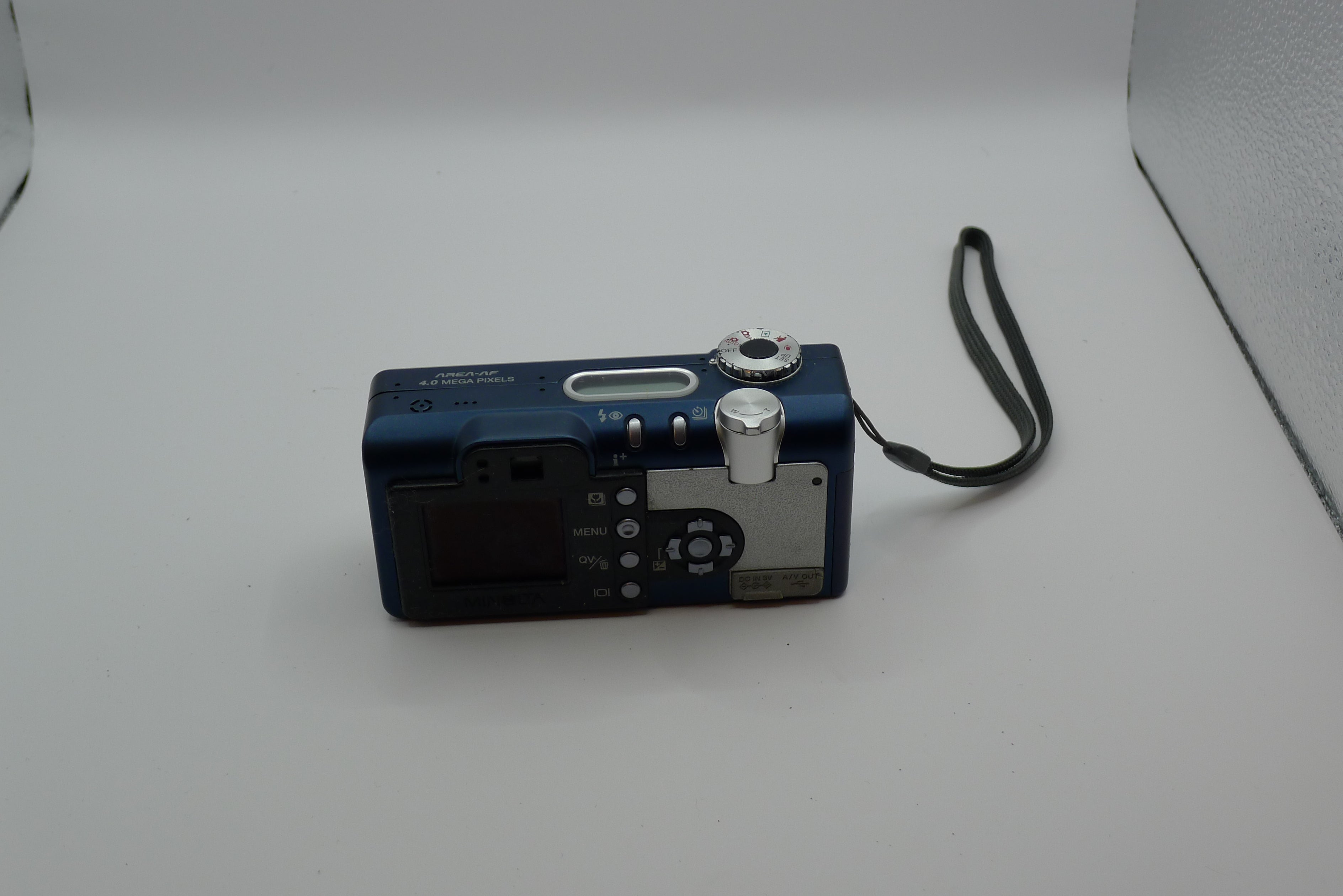 Minolta DiMAGE F200 – kompakt klassisk digitalkamera i god stand 📷